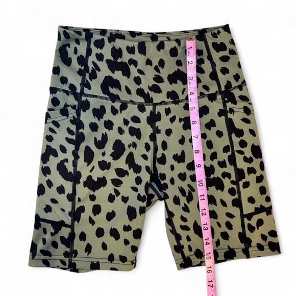 Nicole Miller Sport Small Green Leopard Print Biker Shorts Athleisure Active Gym - Picture 5 of 5